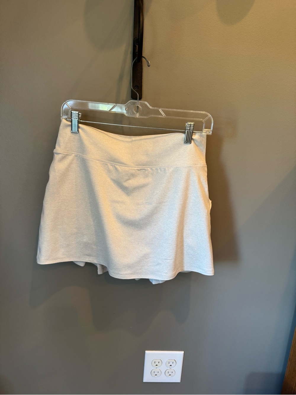 NWT Vuori Halo Performance Pleated Skirt Salt Heather Size M $68